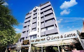 Vibes Inn Juhu